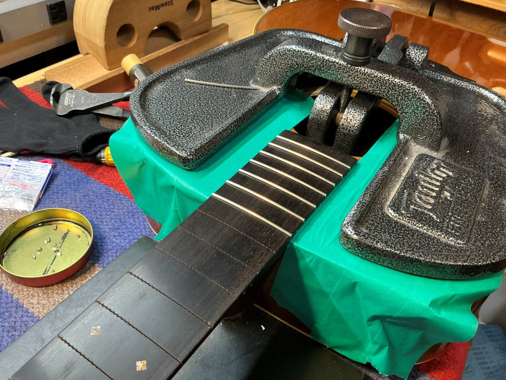 フレット周りの調整作業
