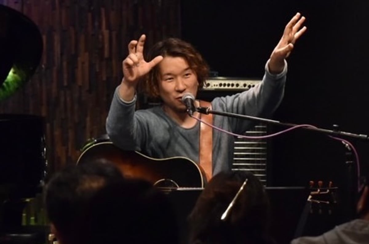 ライブで手を挙げる一枚